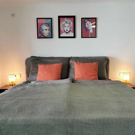 Neues City Center Piano Appartement Mit Netflix クラーゲンフルト エクステリア 写真