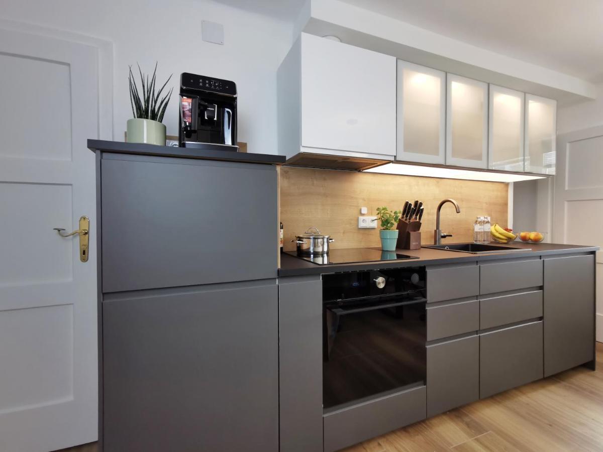 Neues City Center Piano Appartement Mit Netflix クラーゲンフルト エクステリア 写真