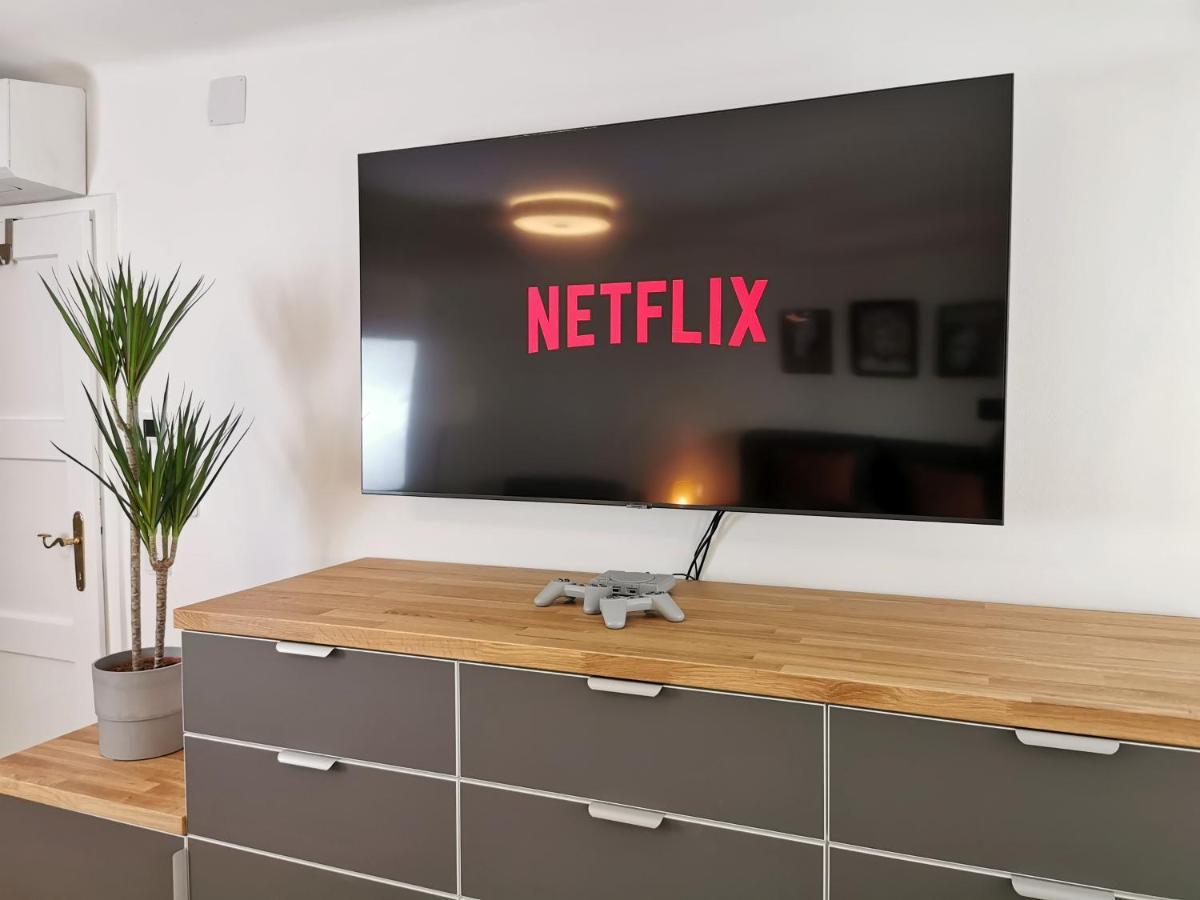 Neues City Center Piano Appartement Mit Netflix クラーゲンフルト エクステリア 写真