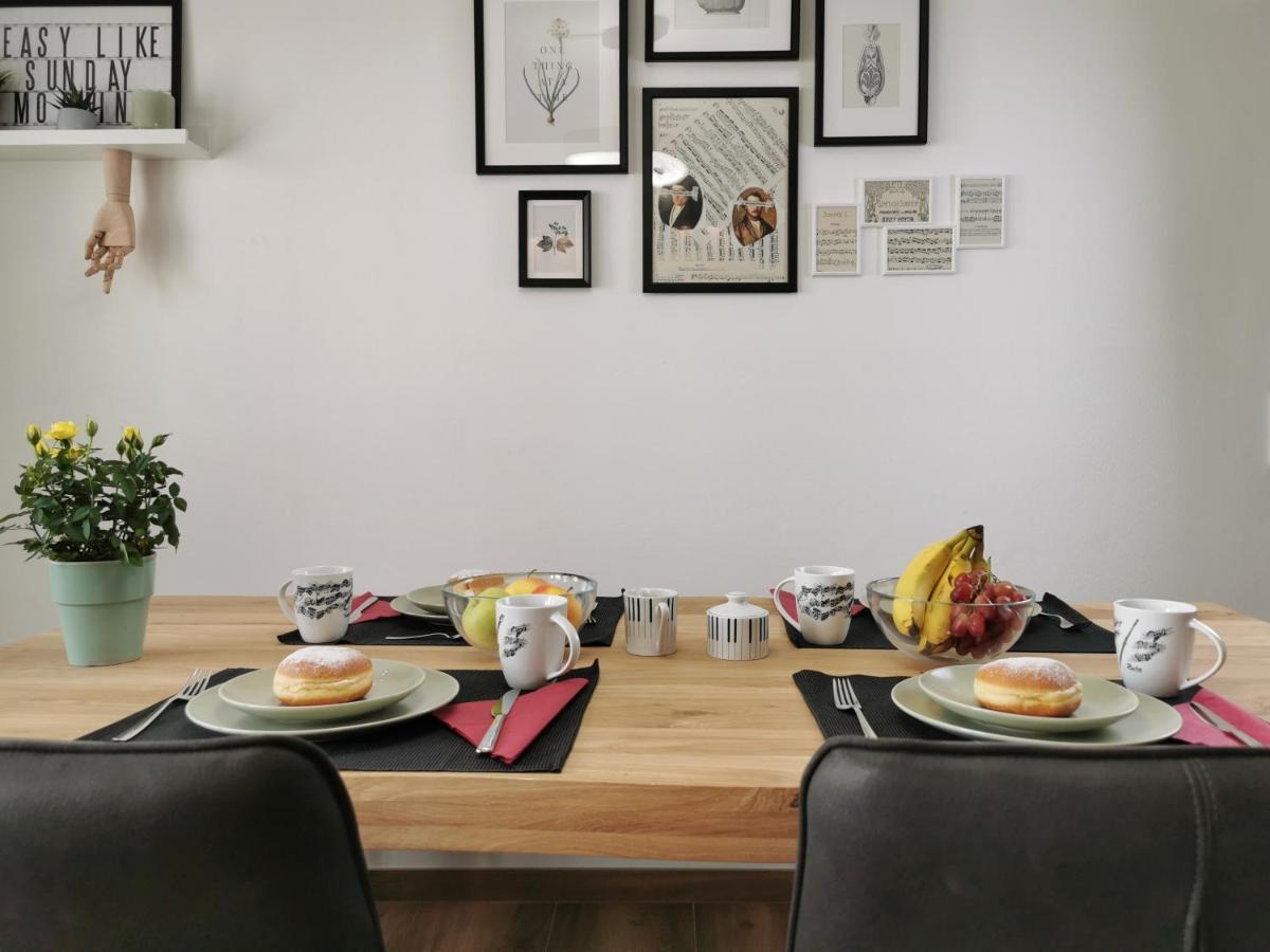 Neues City Center Piano Appartement Mit Netflix クラーゲンフルト エクステリア 写真