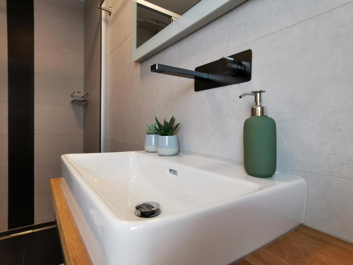 Neues City Center Piano Appartement Mit Netflix クラーゲンフルト エクステリア 写真