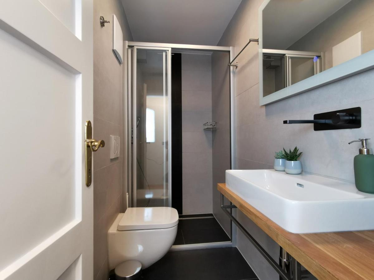 Neues City Center Piano Appartement Mit Netflix クラーゲンフルト エクステリア 写真