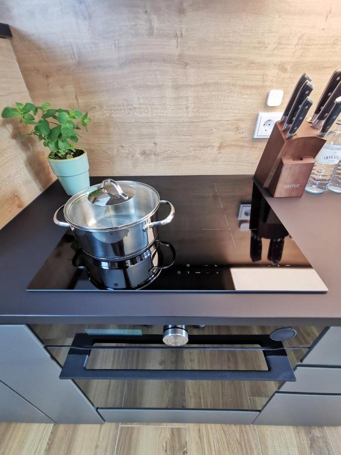 Neues City Center Piano Appartement Mit Netflix クラーゲンフルト エクステリア 写真