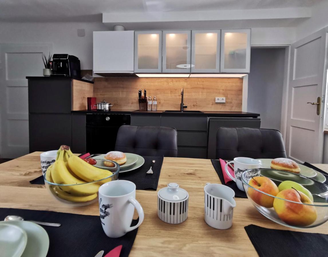 Neues City Center Piano Appartement Mit Netflix クラーゲンフルト エクステリア 写真