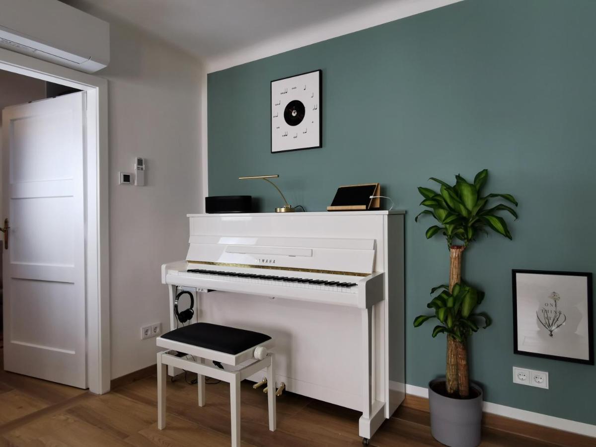 Neues City Center Piano Appartement Mit Netflix クラーゲンフルト エクステリア 写真